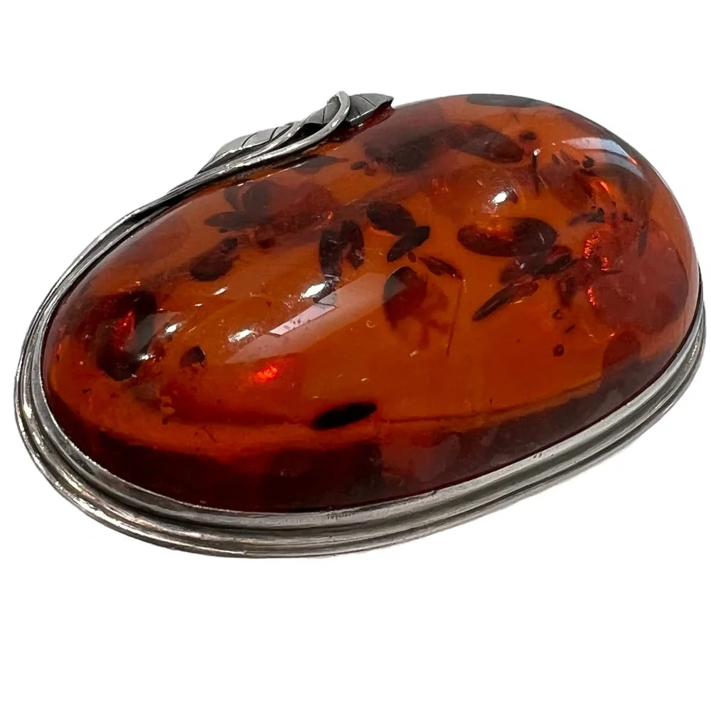 VINTAGE CABOCHON BALTIC AMBER & STERLING SILVER BEZEL & LEAVES BROOCH